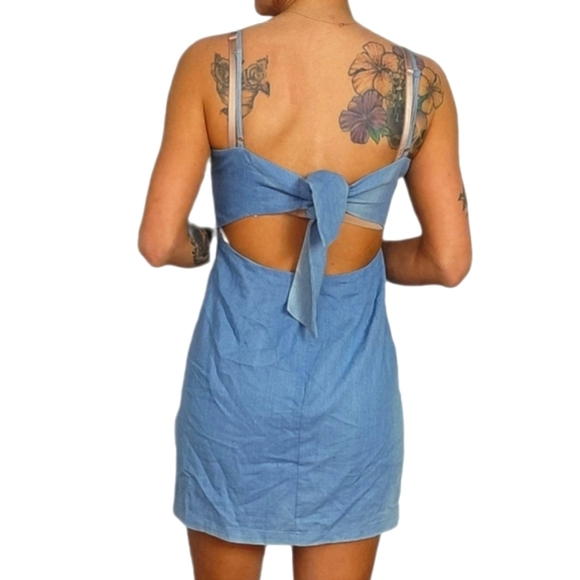 Lulu's Send a Postcard Blue Chambray Tie-Back Mini Dress Size Medium Blue - Picture 2 of 5